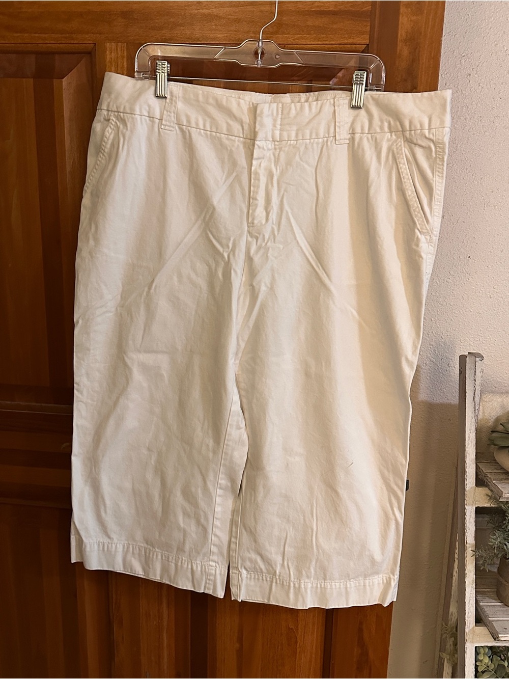 Women’s GAP Favorite Chino Cropped Pants